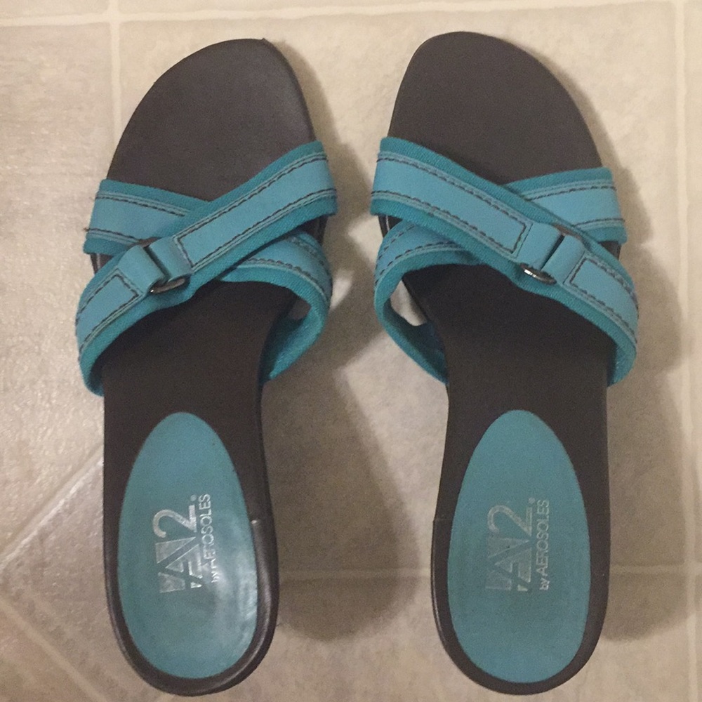 Turquoise A2 aerosol short heels